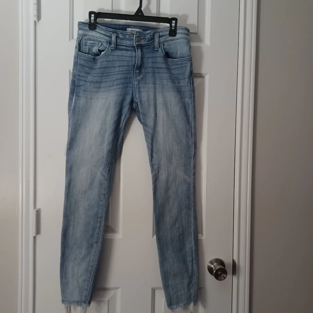KanCan Distressed Jeans Sz 28